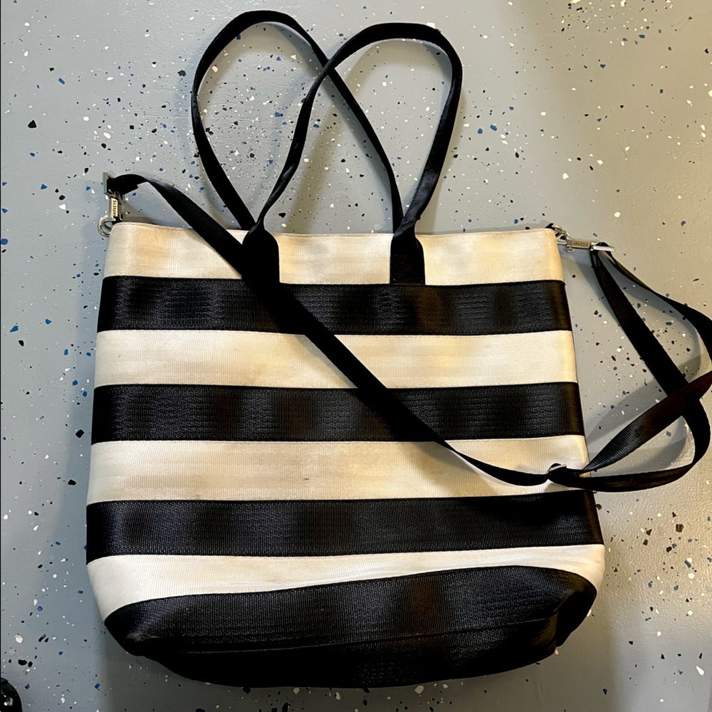 Harvey’s Seatbelt Bag